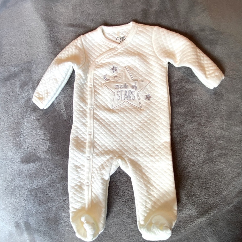 Chick pea - NWOT - baby sleeper. Size 3-6months